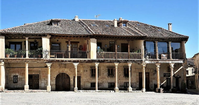 Descubre la historia y belleza de la Iglesia de San Juan de los Caballeros en Pedraza, Segovia