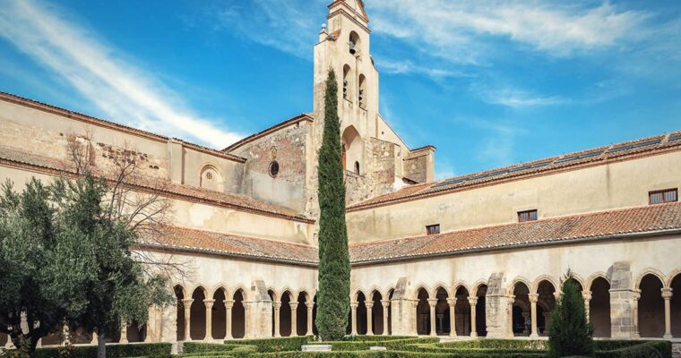 Descubre la historia y el encanto del Monasterio de Santa María la Real de Nieva en Segovia