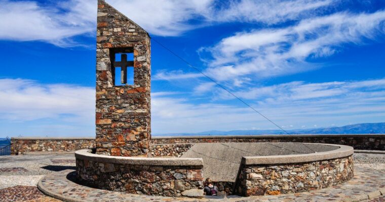 Santuario de La Peña de Francia en Salamanca: Descubre la cumbre sagrada.